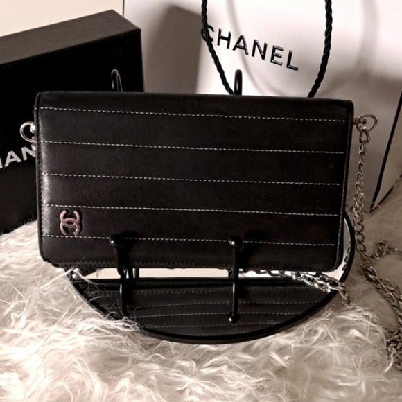 Chanel Mademoiselle Wallet in Good Condition - Picture 3 of 17